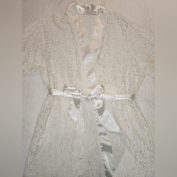 Weddingstar White Lace Robe - Picture 9 of 12